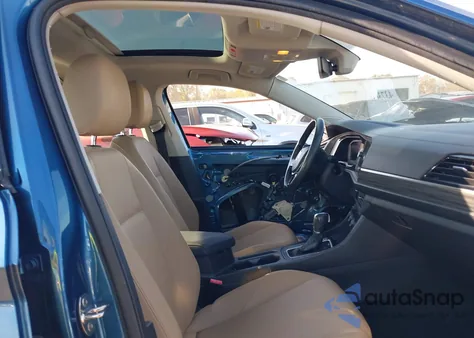 2019 Volkswagen Jetta 1.4T Sel z USA, uszkodzony, nr VIN 3VWE57BU4KM165031